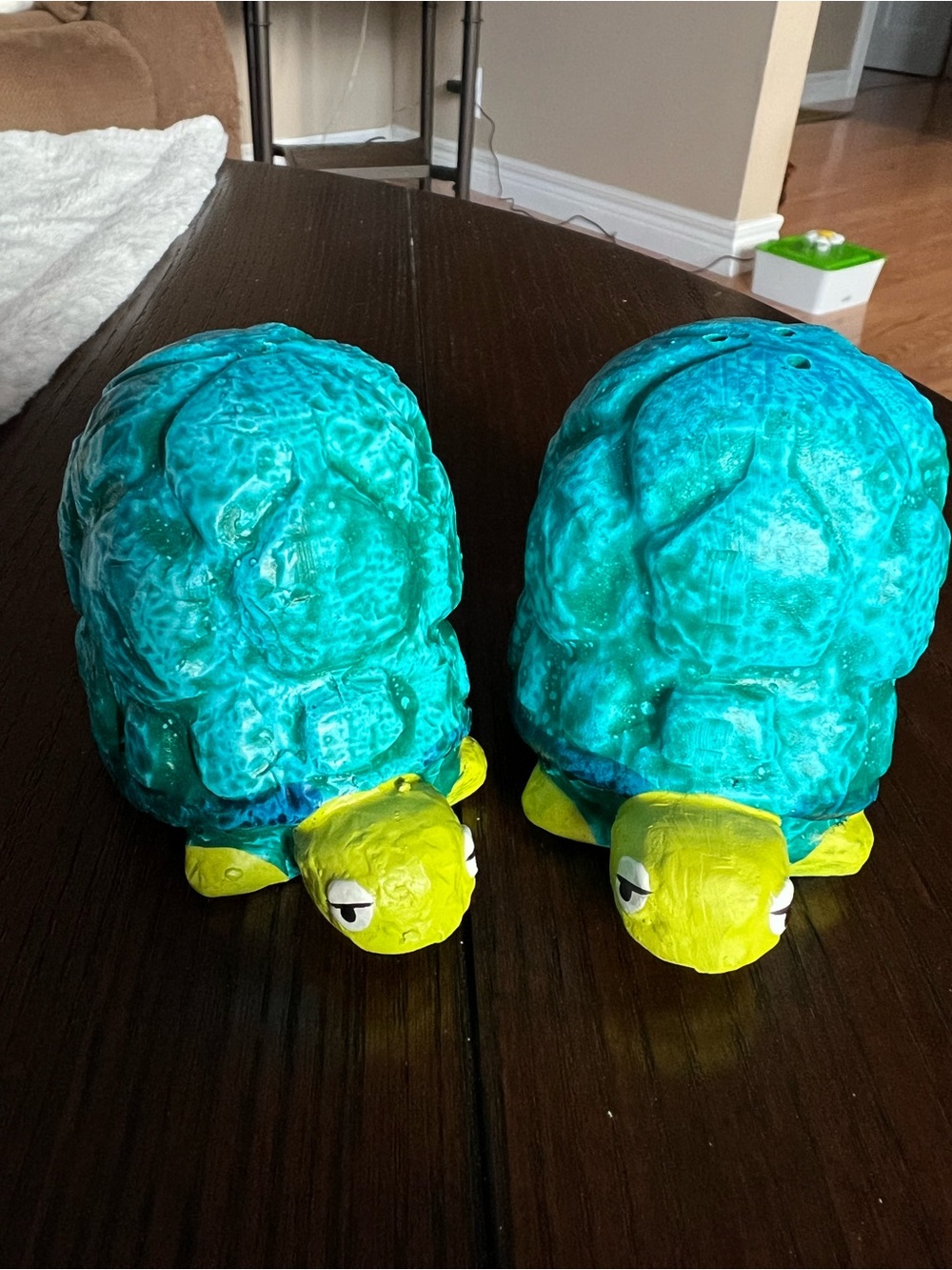 Vintage Holt Howard turtle shakers . Great condition